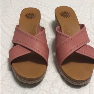 Like new! Sandy pink UGG sandals size 8